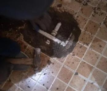 环江卫生间漏水维修公司为您分享下卫生间渗水如何处理及注意事项